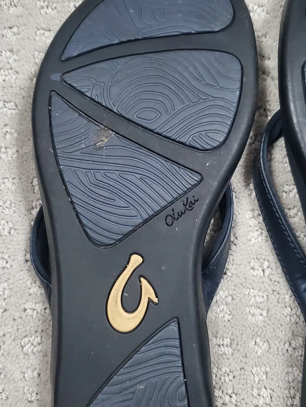 OluKai Ho'opio flip-flops  Navy Blue signature ocean-inspired logo Women Size 7